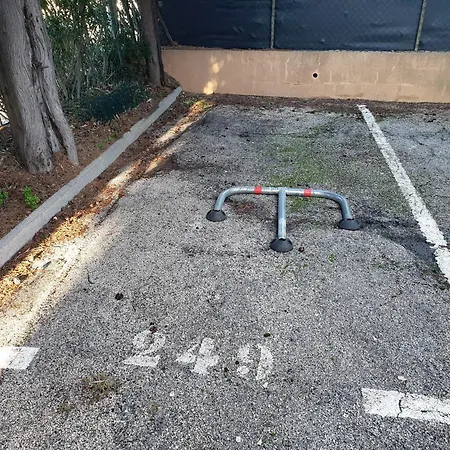 T2 Renove, Tout Equipe, Tout A Pied, Parking, En Aout, Les Reservations Se Font Du Dimanche Au Dimanche Pour Eviter La Circulation דירה סן-מקסים