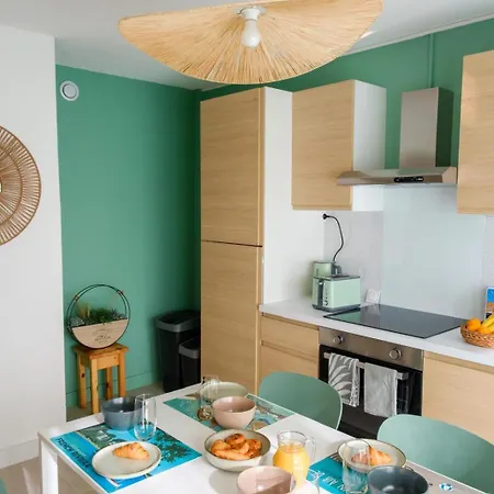 T2 Renove Premium - Parking Prive - Clim - 300 M - Wifi - Balcon Sainte-Maxime