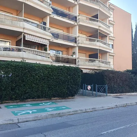 Apartment Clim, Parking Prive, Wifi, A Pied 300m, Renove 2025, En Juillet Et Aout, Les Reservations Se Font Du Dimanche Au Dimanche Pour Eviter La Circulation Sainte-Maxime