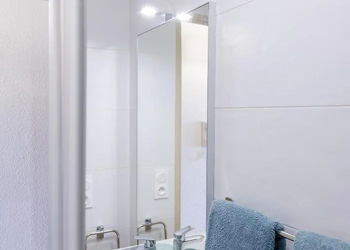 Апартаменти Appartement Entierement Renove, Cosy Avec Parking Prive, Wifi Rapide, Climatisation, Centre-Ville Et Plage A Pieds 300M, En Juillet Et Aout, Les Reservations Se Font Du Dimanche Au Dimanche Pour Eviter La Circulation Сент-Максім