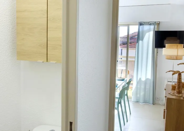 Appartement Appartement entièrement rénové, cosy avec Parking privé, Wifi rapide, Climatisation, Centre-Ville et Plage à pieds 300m, En Juillet et Août, les Réservations se font du Dimanche au Dimanche pour éviter la circulation Sainte-Maxime