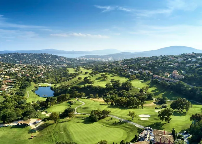 Appartement entièrement rénové, cosy avec Parking privé, Wifi rapide, Climatisation, Centre-Ville et Plage à pieds 300m, En Juillet et Août, les Réservations se font du Dimanche au Dimanche pour éviter la circulation Appartement *