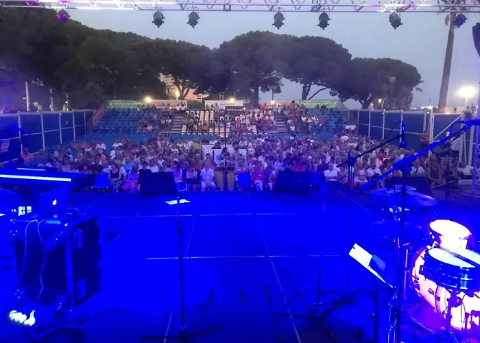 Maïmo Cosy Appartement rénové Centre Ville 300m plage, Clim, Parking Appartamento Sainte-Maxime