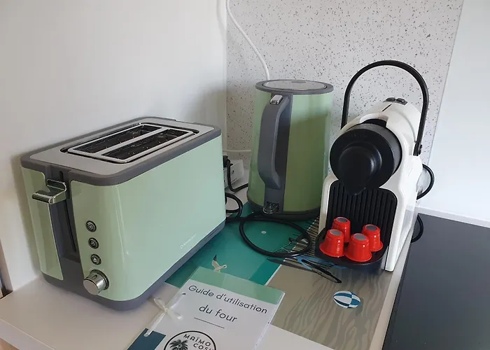 Appartement entièrement rénové, cosy avec Parking privé, Wifi rapide, Climatisation, Centre-Ville et Plage à pieds 300m, En Juillet et Août, les Réservations se font du Dimanche au Dimanche pour éviter la circulation Appartamento *